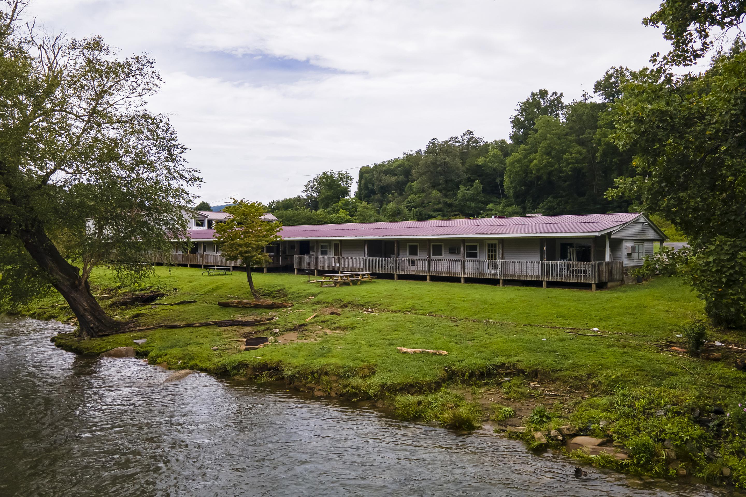 Lloyd's On The River Country By Oyo Hotel Bryson City