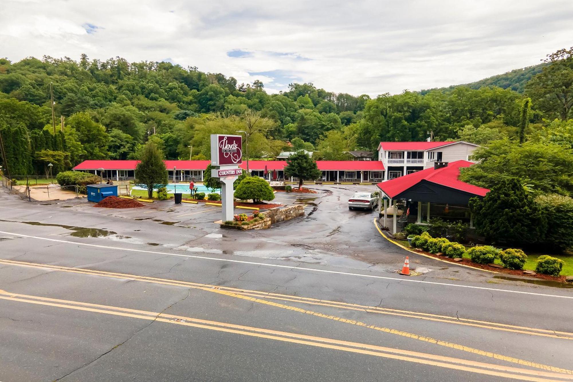 Hotel Lloyd's On The River Country By Oyo Bryson City