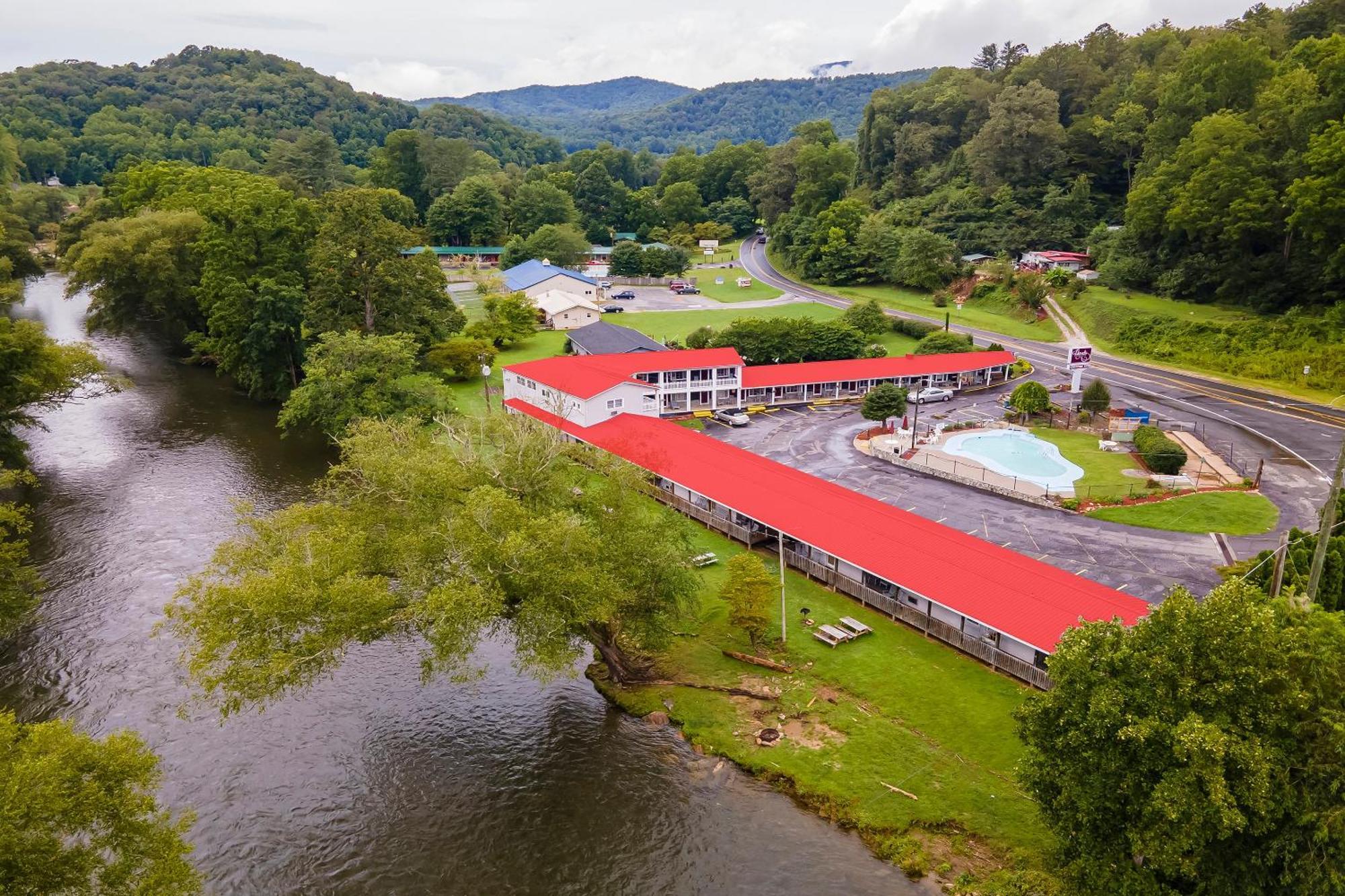 Lloyd's On The River Country By Oyo Bryson City