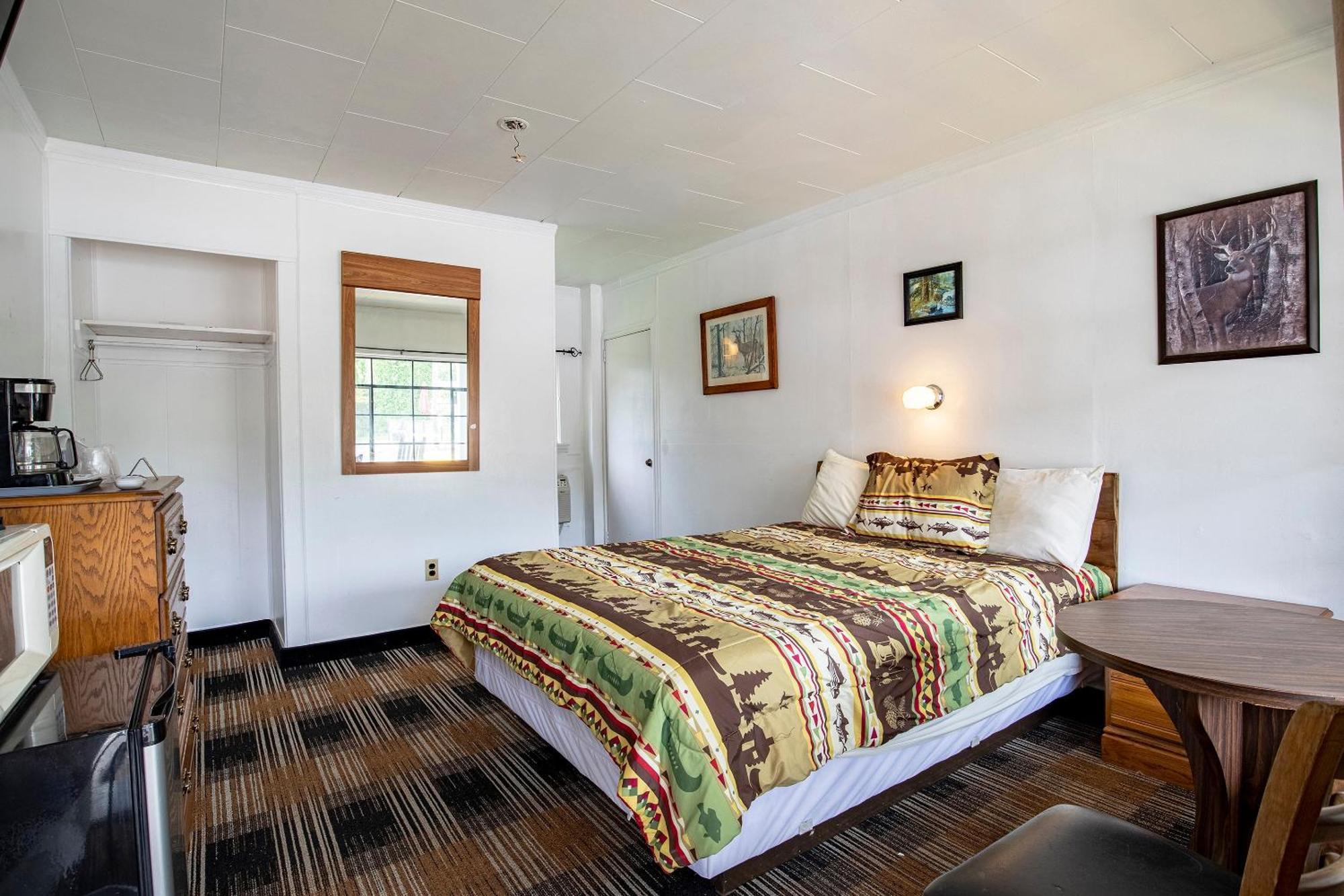 Hotel Lloyd's On The River Country By Oyo Bryson City
