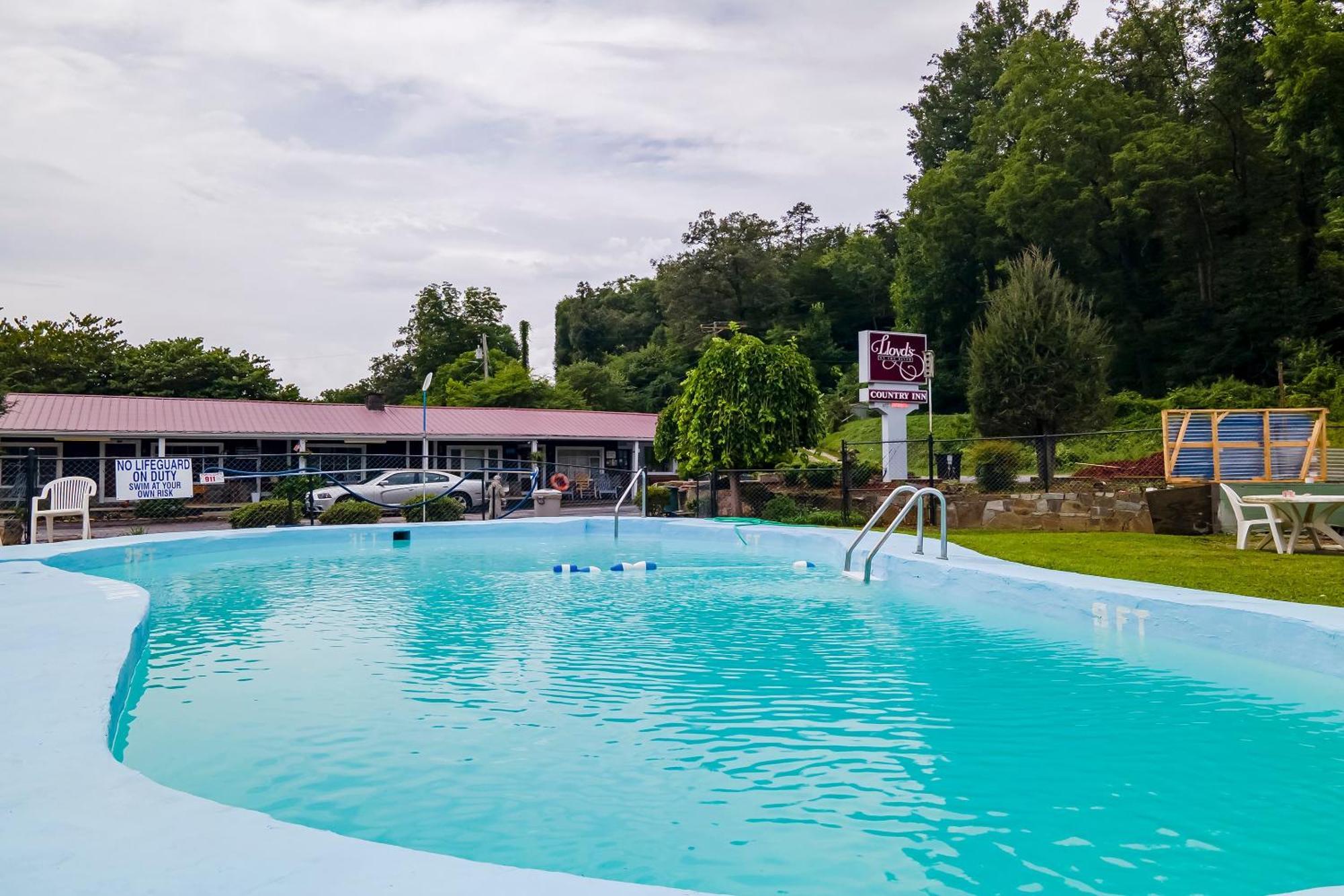 Lloyd's On The River Country By Oyo Hotel