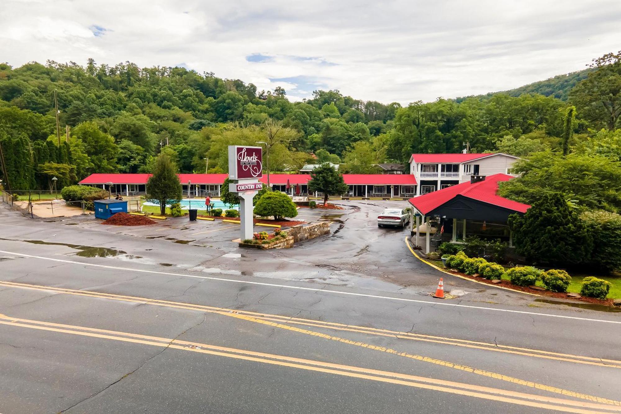 Hotel Lloyd's On The River Country By Oyo Bryson City