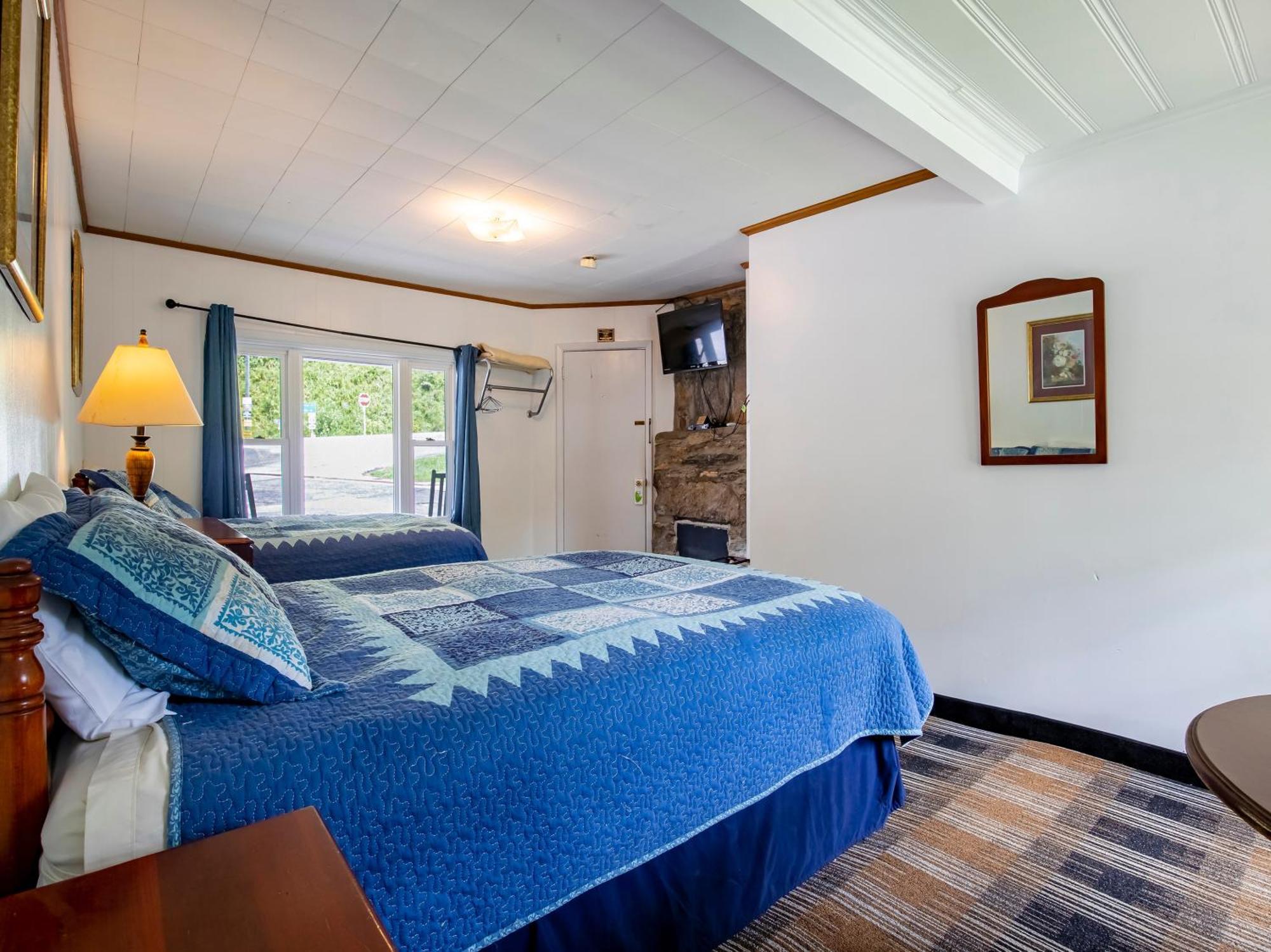 Hotel Lloyd's On The River Country By Oyo Bryson City