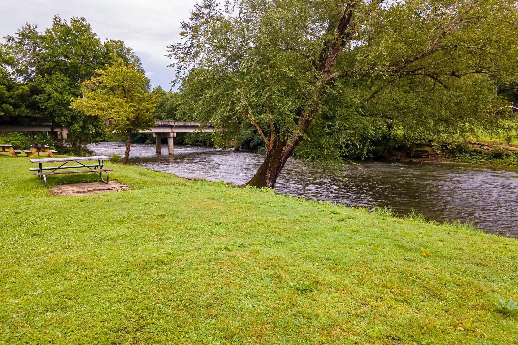 Hotel Lloyd's On The River Country By Oyo 2*