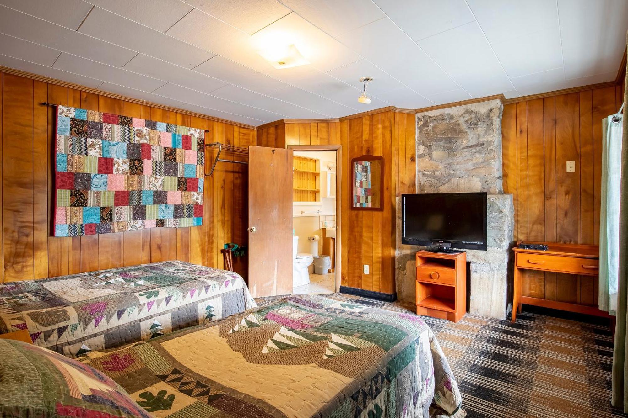 Hotel Lloyd's On The River Country By Oyo Bryson City