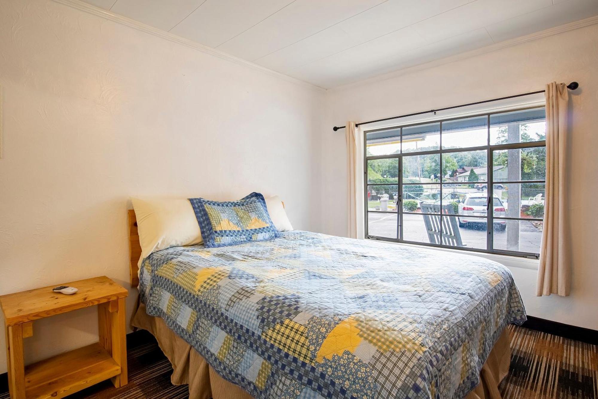Hotel Lloyd's On The River Country By Oyo 2*