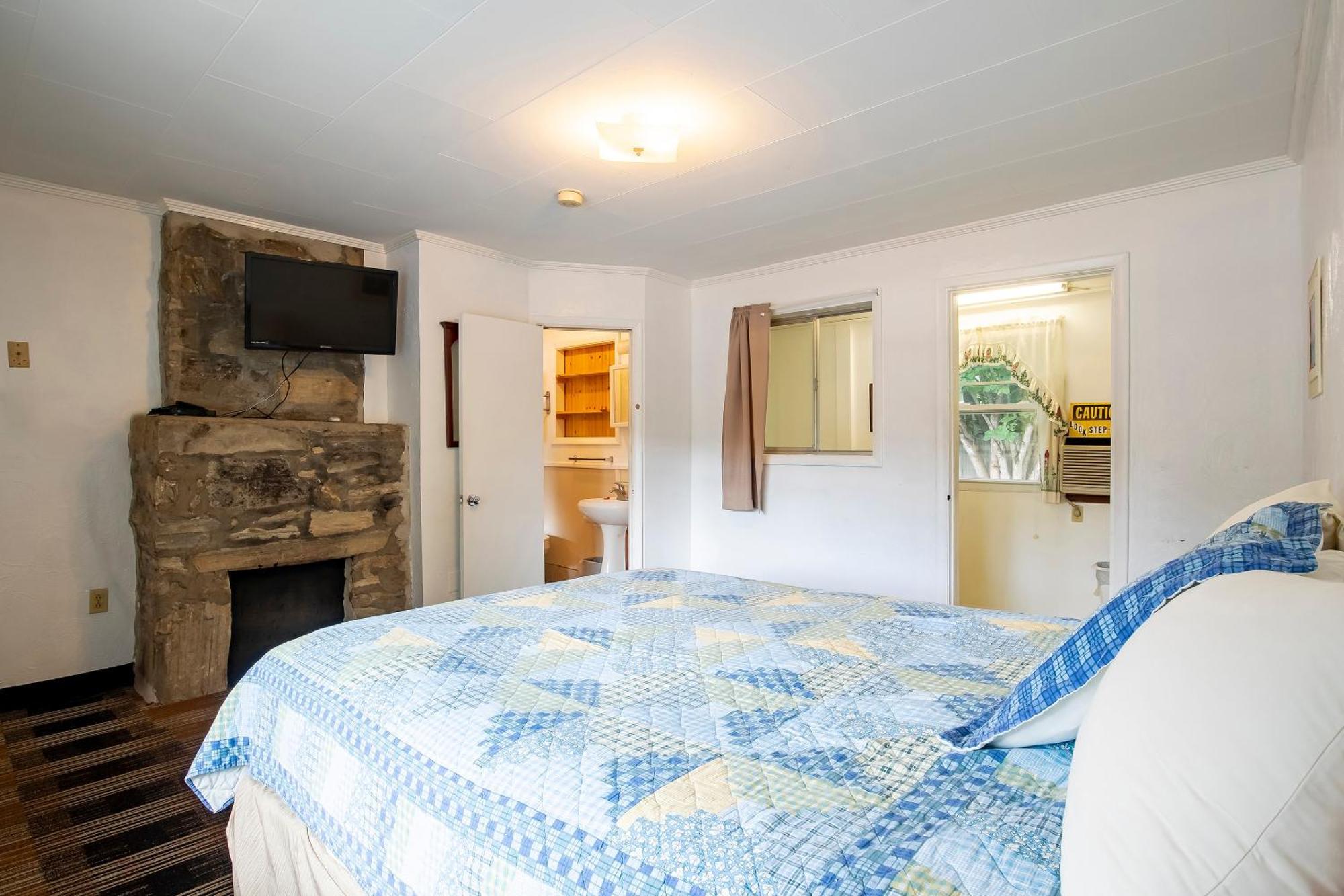 Hotel Lloyd's On The River Country By Oyo Bryson City