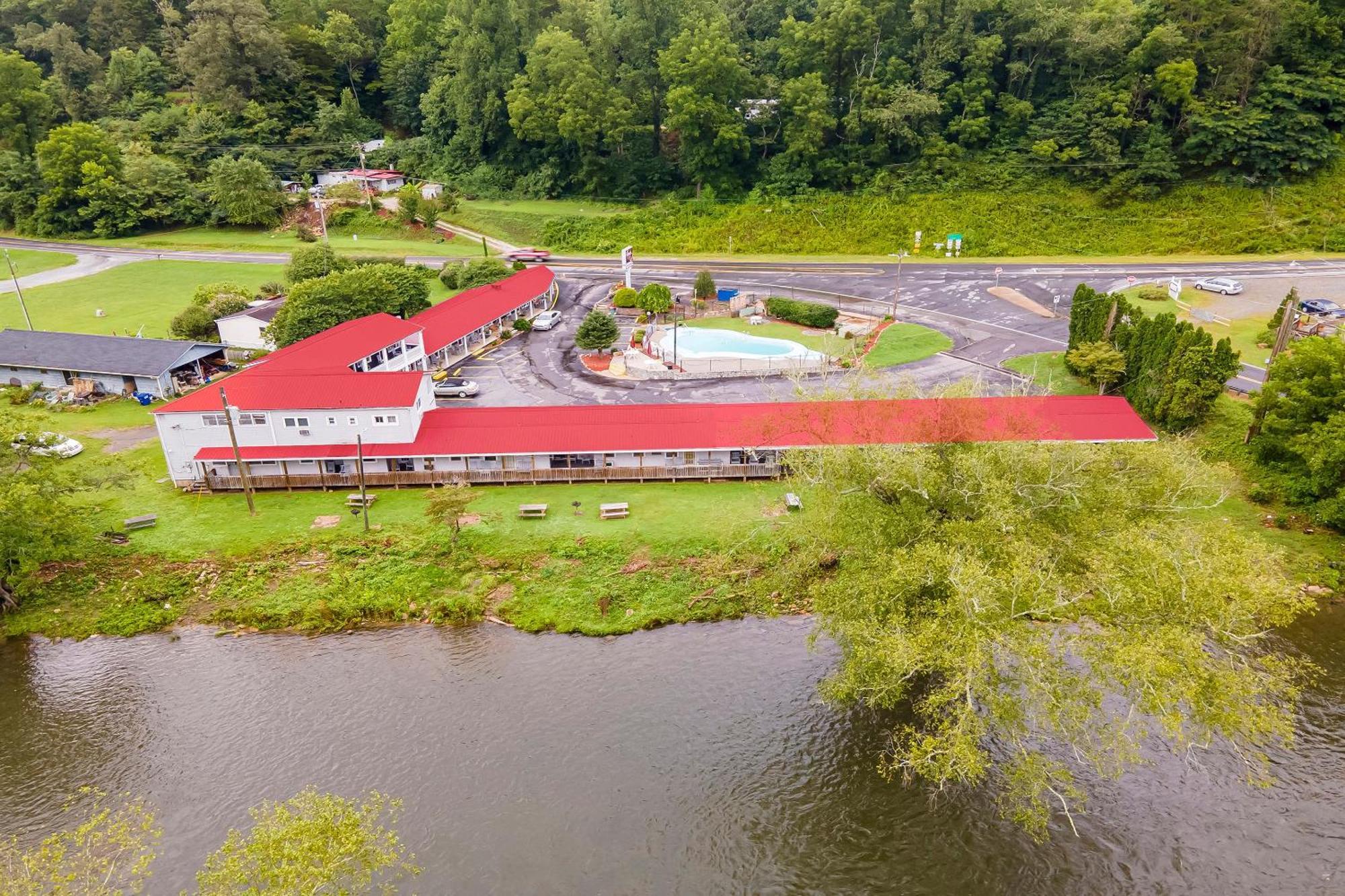 Lloyd's On The River Country By Oyo Bryson City