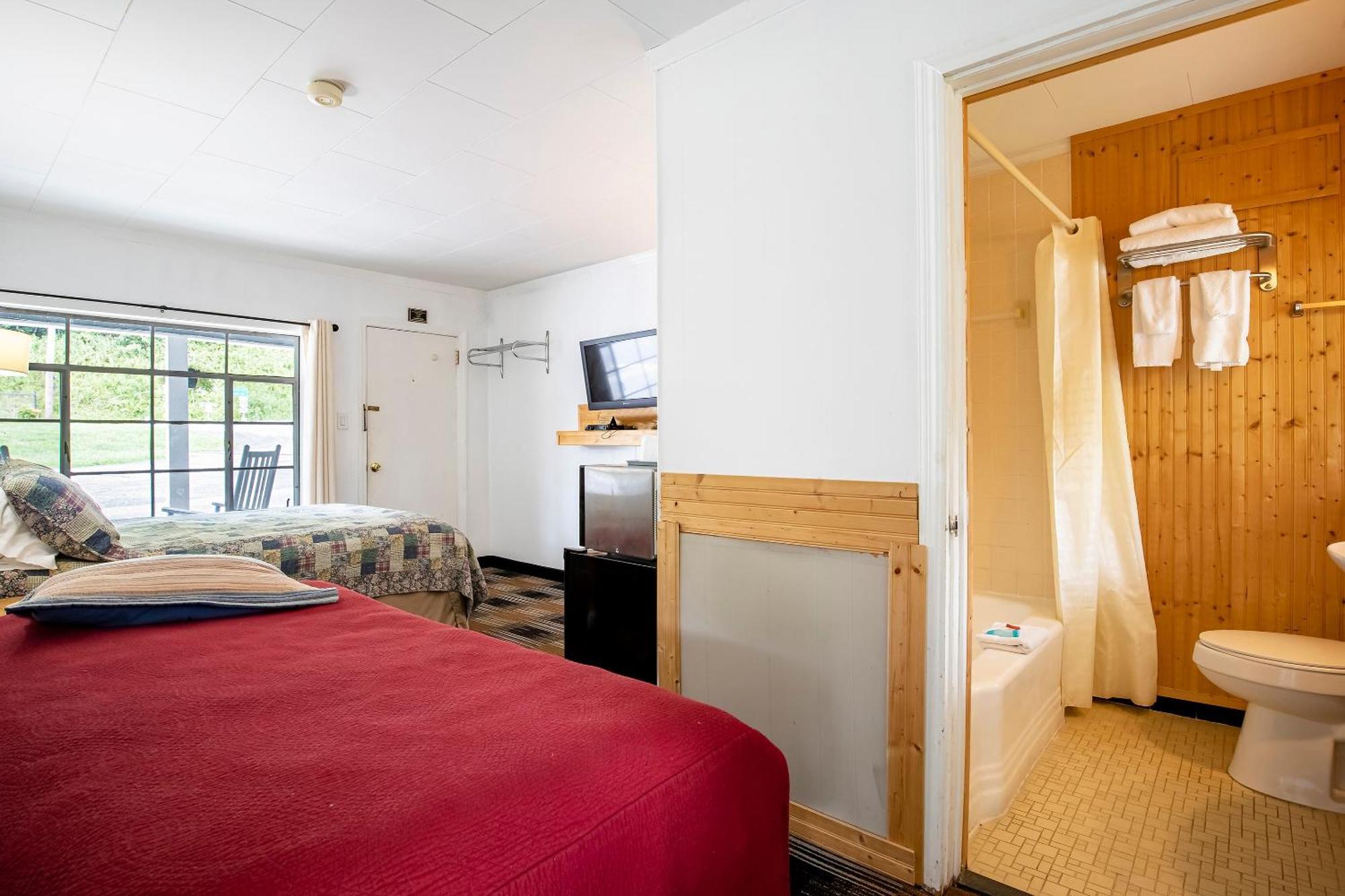 Hotel Lloyd's On The River Country By Oyo 2*