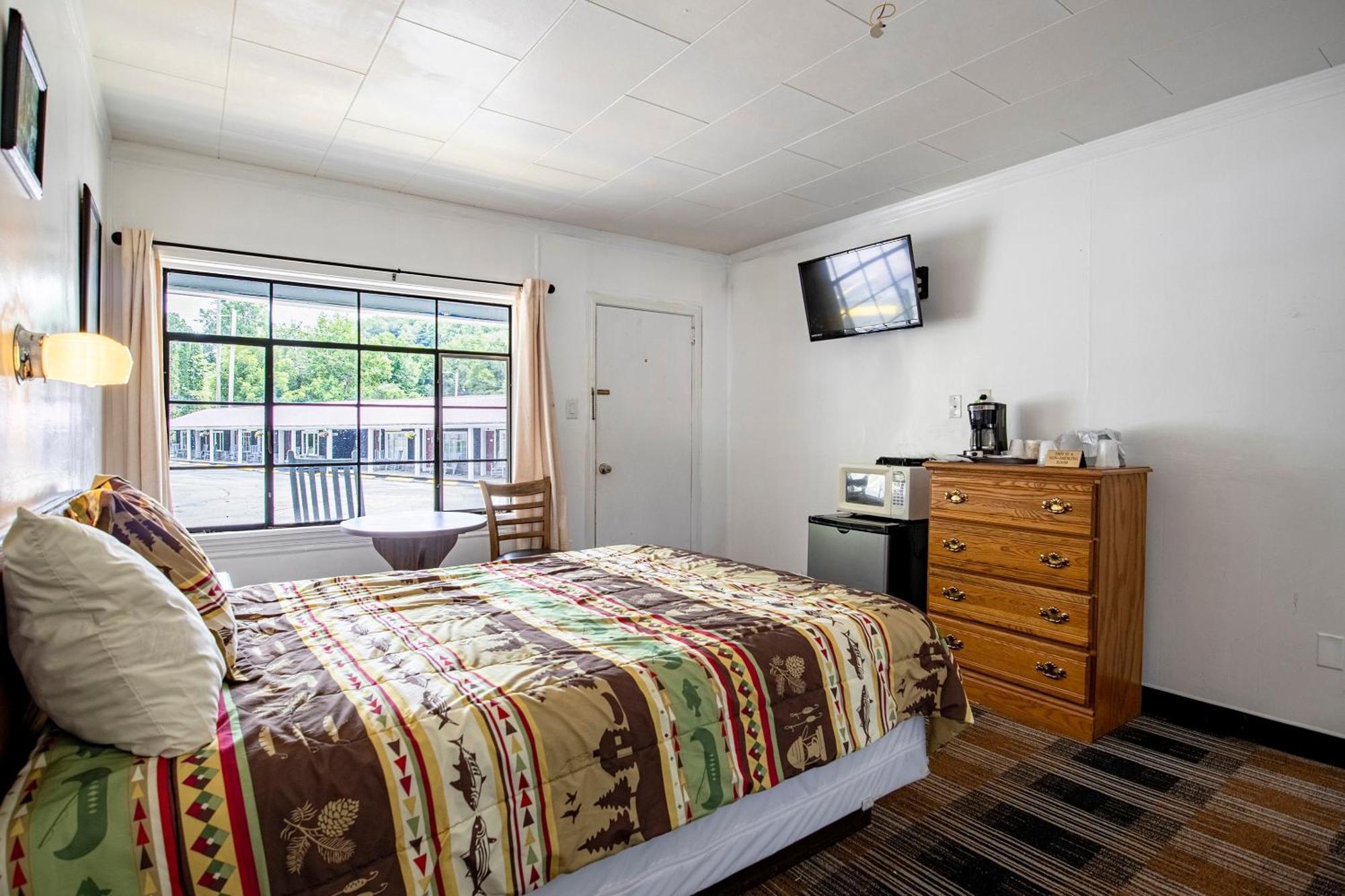 Lloyd's On The River Country By Oyo Hotel 2*
