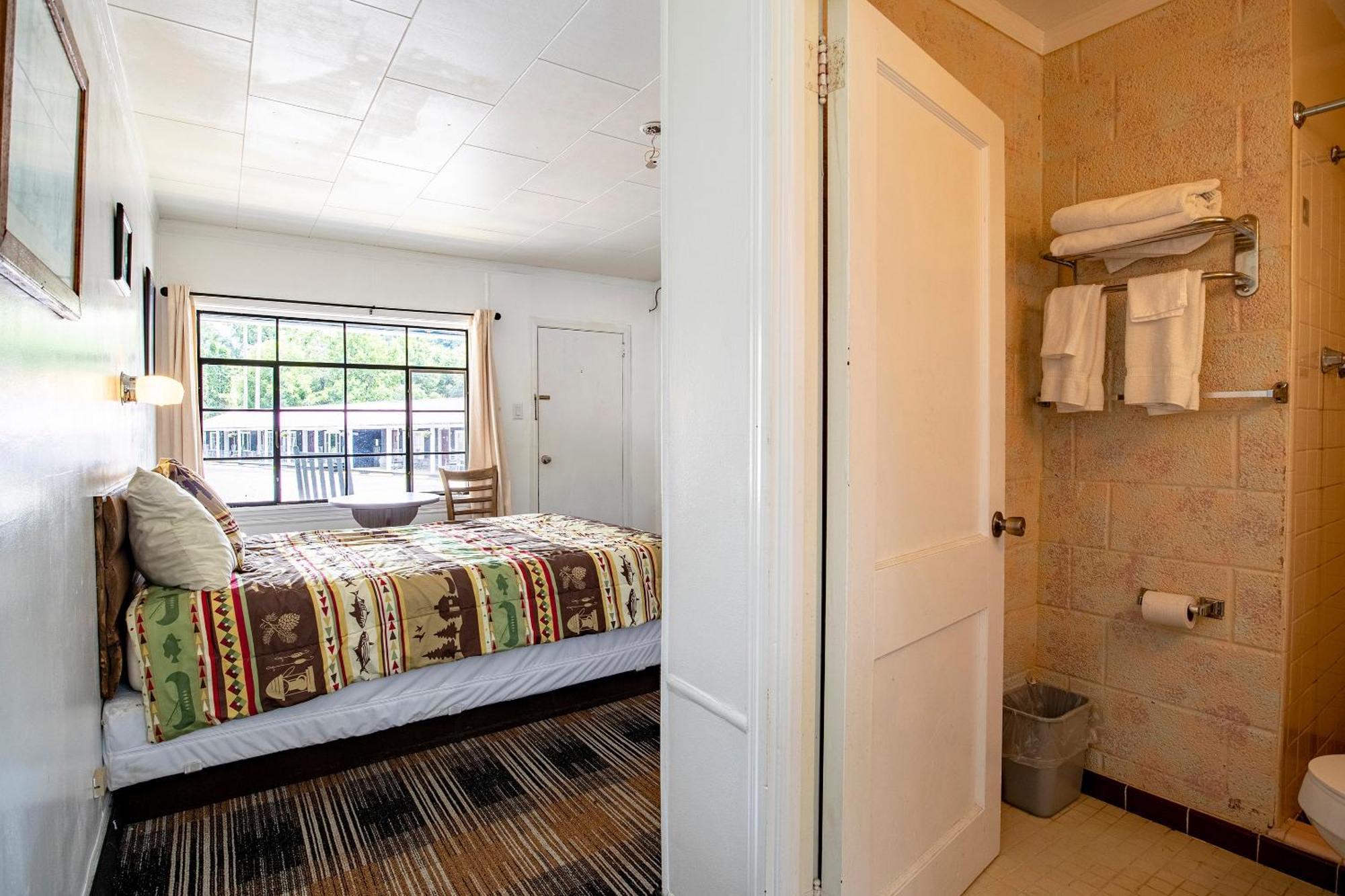 Lloyd's On The River Country By Oyo 2* Bryson City